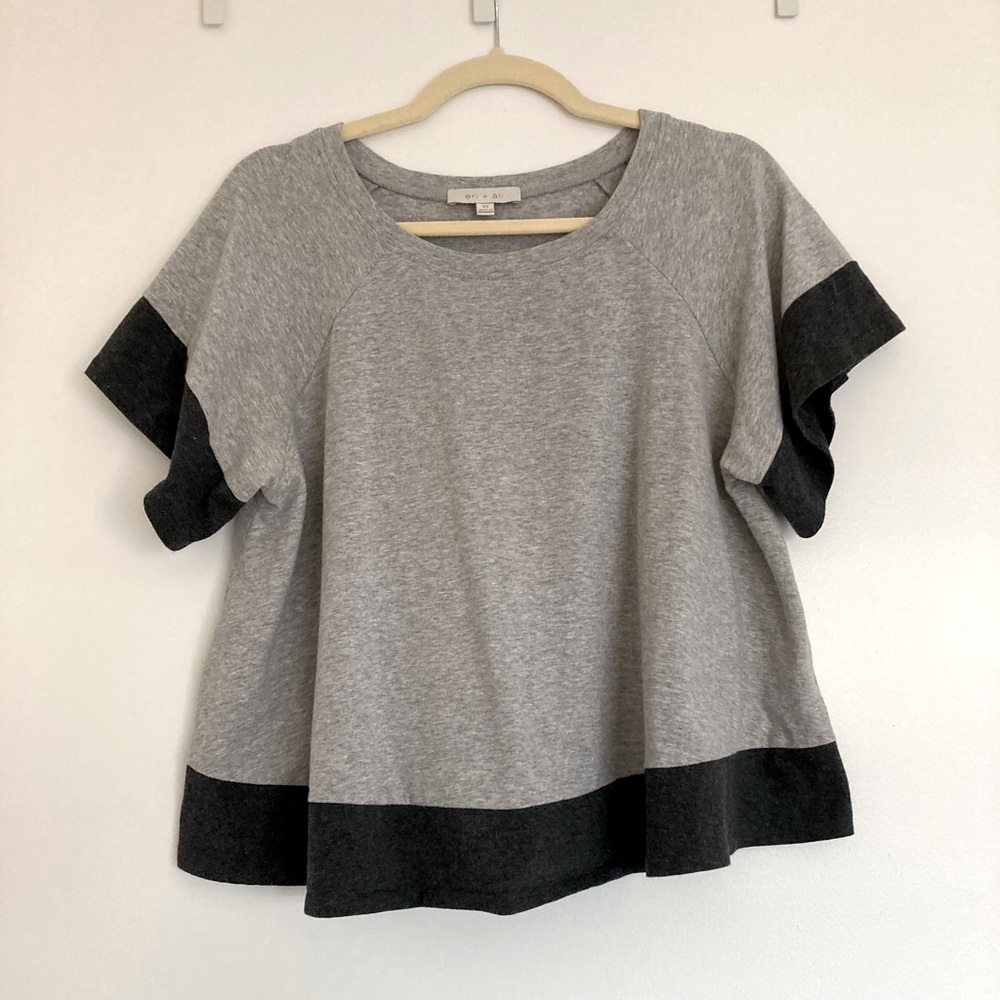 Eri + ali heathered grey flowy short sleeve top